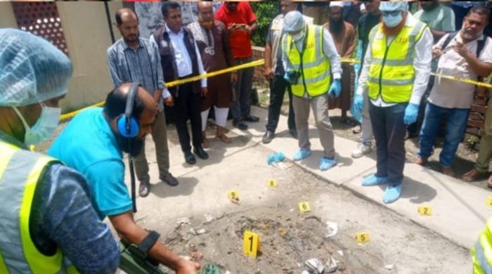 বরিশাল, বরিশাল আদালত, বোমা বিস্ফোরণ, আদালতপাড়া, মামলা, পুলিশ, সিআইডি, আইনশৃঙ্খলা