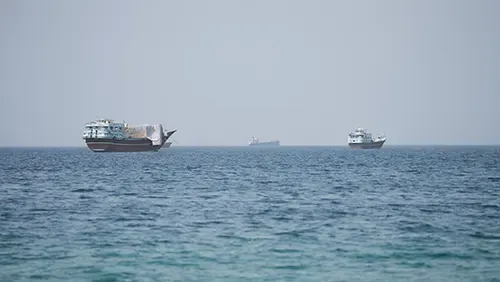 হরমুজ প্রণালিতে জাহাজ চলাচল কমেছে