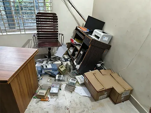 ঈশ্বরগঞ্জ বিদ্যুৎ অফিসে হামলা ও ভাঙচুর